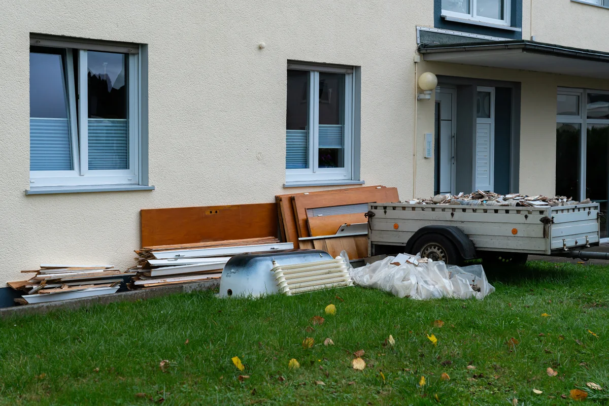 Wohnungsauflösung im Mehrfamilienhaus – Abtransport inklusive – vorher